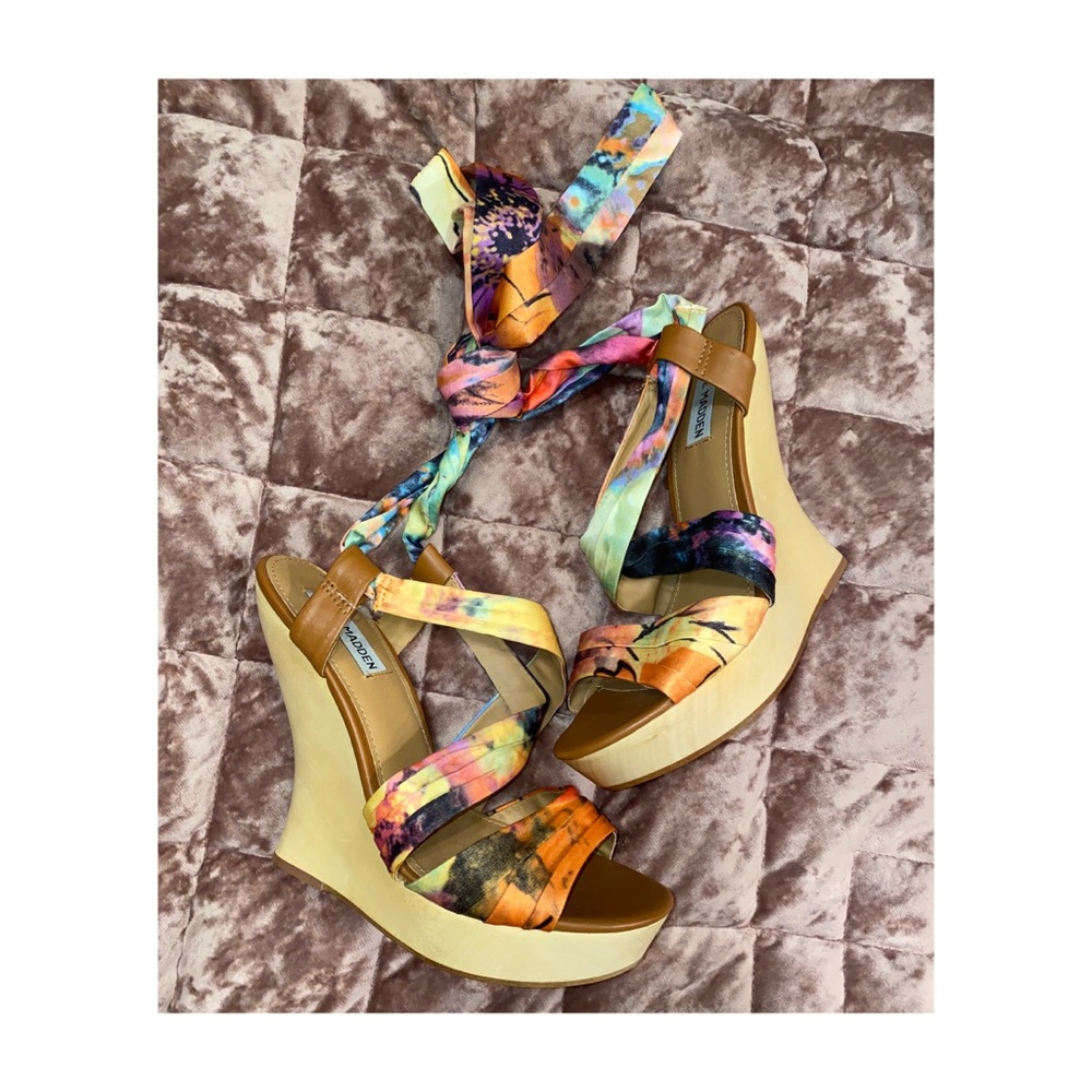 Brand New Steve Madden Lace Up Platforms